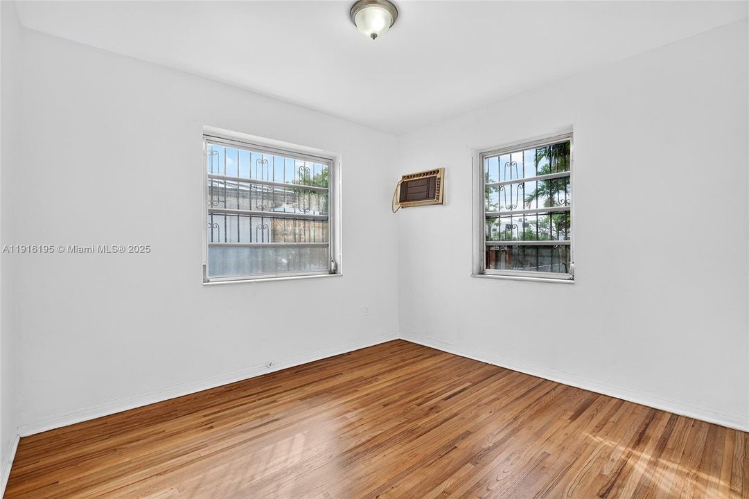 For Sale: $599,000 (2 beds, 1 baths, 1180 Square Feet)