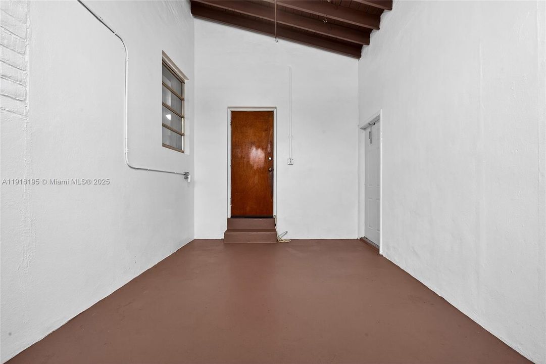 For Sale: $599,000 (2 beds, 1 baths, 1180 Square Feet)