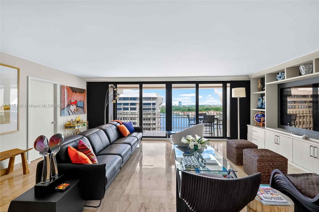 На продажу: $1,699,000 (2 спален, 2 ванн, 1882 Квадратных фут)