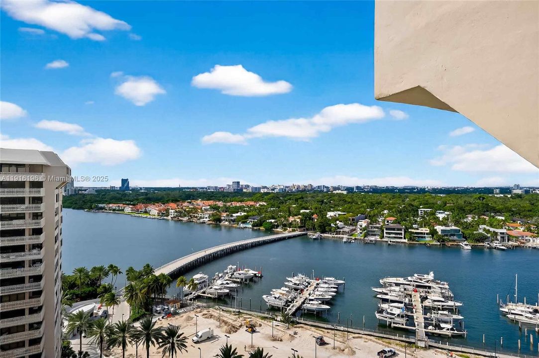 На продажу: $1,699,000 (2 спален, 2 ванн, 1882 Квадратных фут)