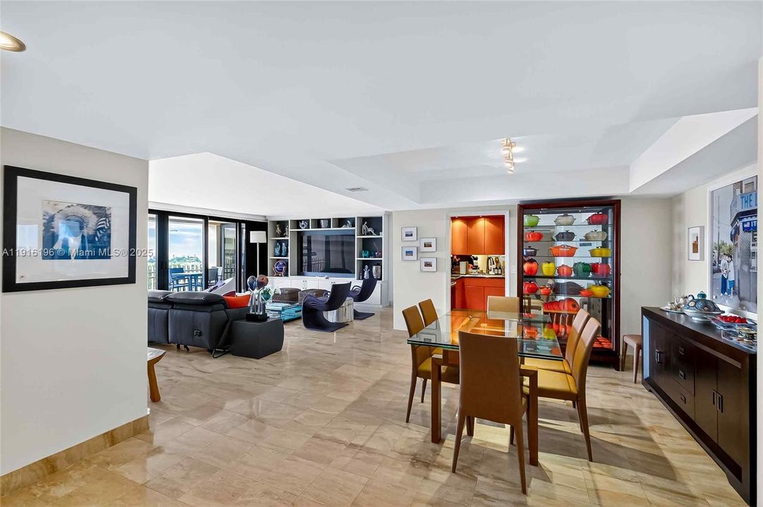 На продажу: $1,699,000 (2 спален, 2 ванн, 1882 Квадратных фут)