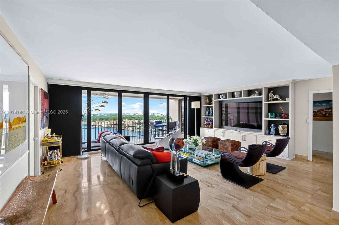 На продажу: $1,699,000 (2 спален, 2 ванн, 1882 Квадратных фут)