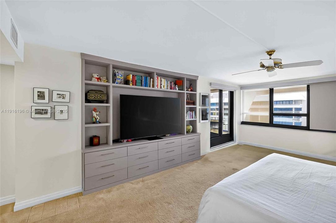 На продажу: $1,699,000 (2 спален, 2 ванн, 1882 Квадратных фут)