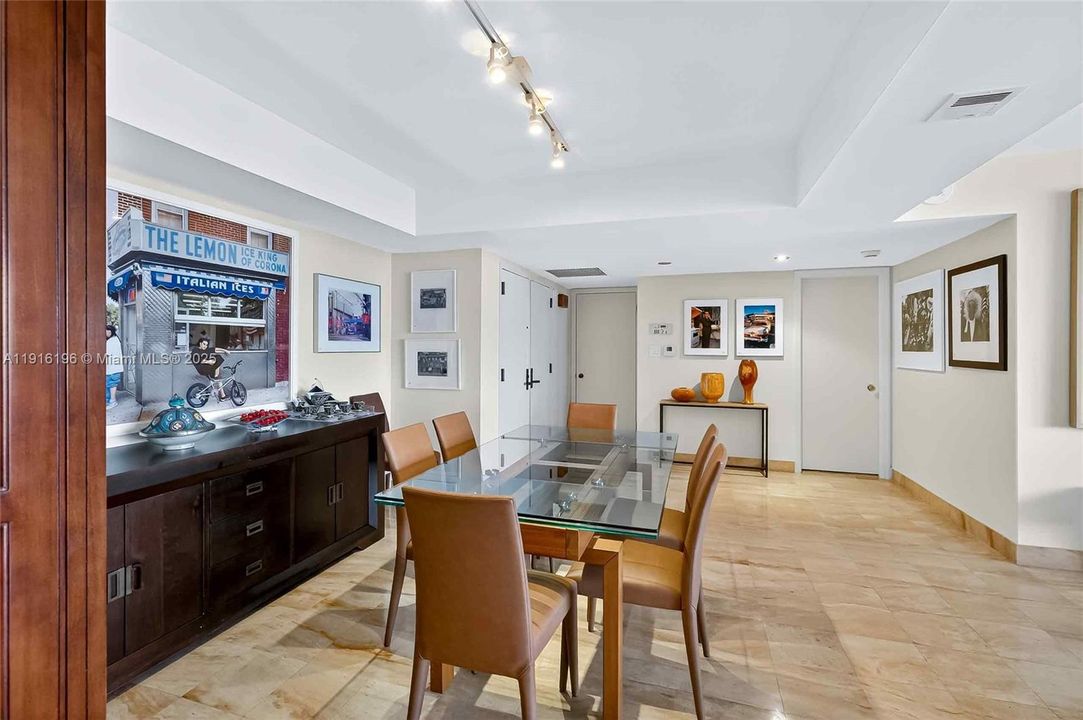 На продажу: $1,699,000 (2 спален, 2 ванн, 1882 Квадратных фут)