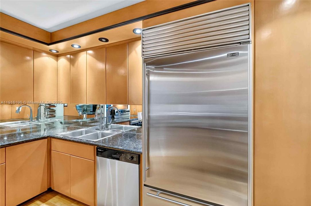 На продажу: $1,699,000 (2 спален, 2 ванн, 1882 Квадратных фут)