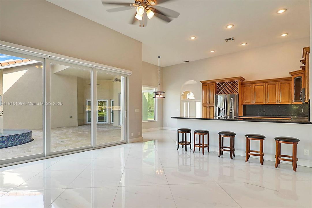 En Renta: $6,000 (5 camas, 3 baños, 2690 Pies cuadrados)