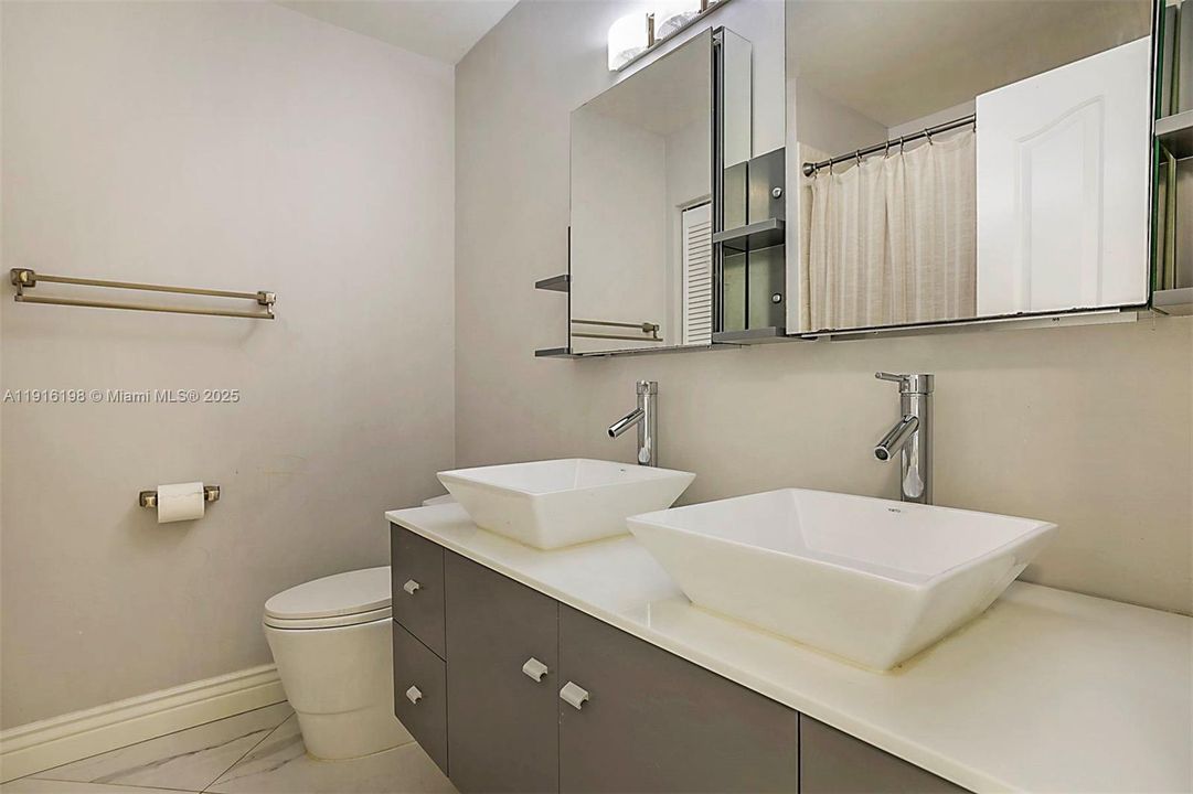 En Renta: $6,000 (5 camas, 3 baños, 2690 Pies cuadrados)