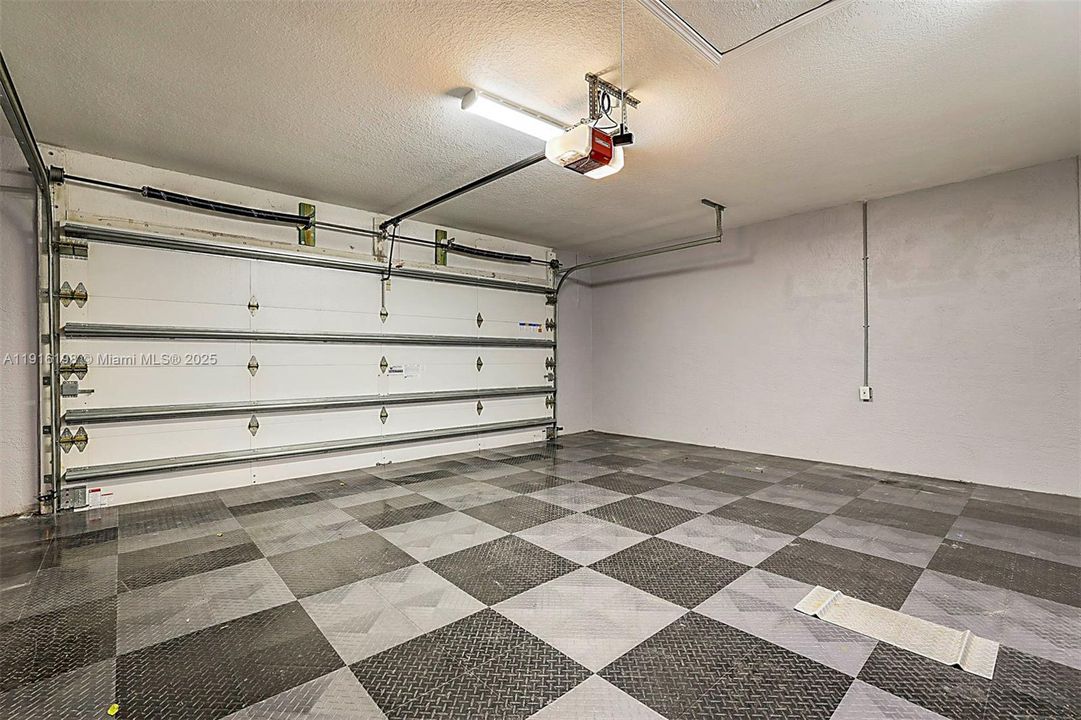 En Renta: $6,000 (5 camas, 3 baños, 2690 Pies cuadrados)