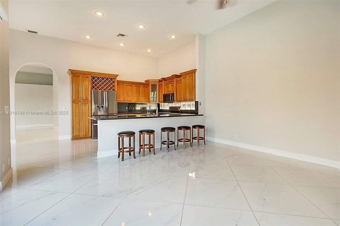 En Renta: $6,000 (5 camas, 3 baños, 2690 Pies cuadrados)