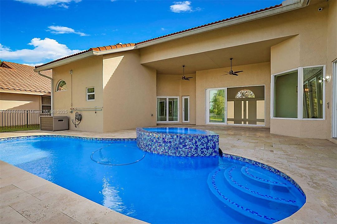 En Renta: $6,000 (5 camas, 3 baños, 2690 Pies cuadrados)