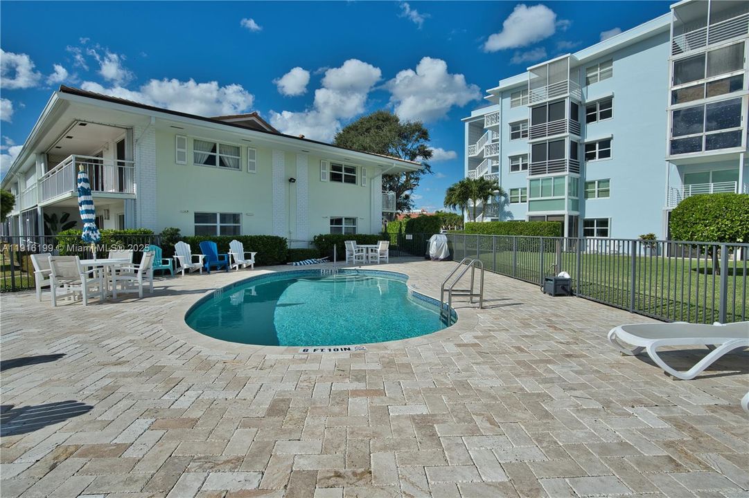 На продажу: $399,000 (2 спален, 2 ванн, 950 Квадратных фут)