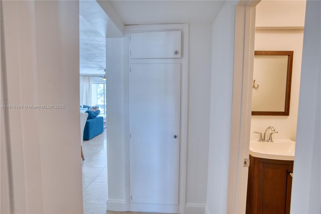 На продажу: $399,000 (2 спален, 2 ванн, 950 Квадратных фут)