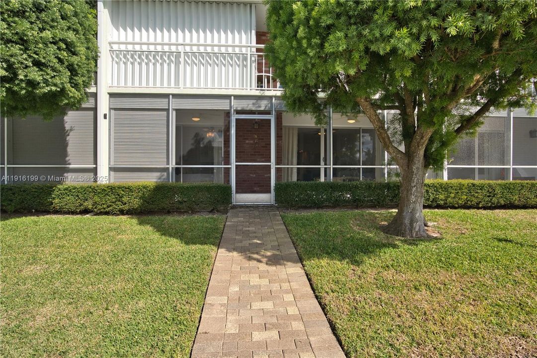 На продажу: $399,000 (2 спален, 2 ванн, 950 Квадратных фут)