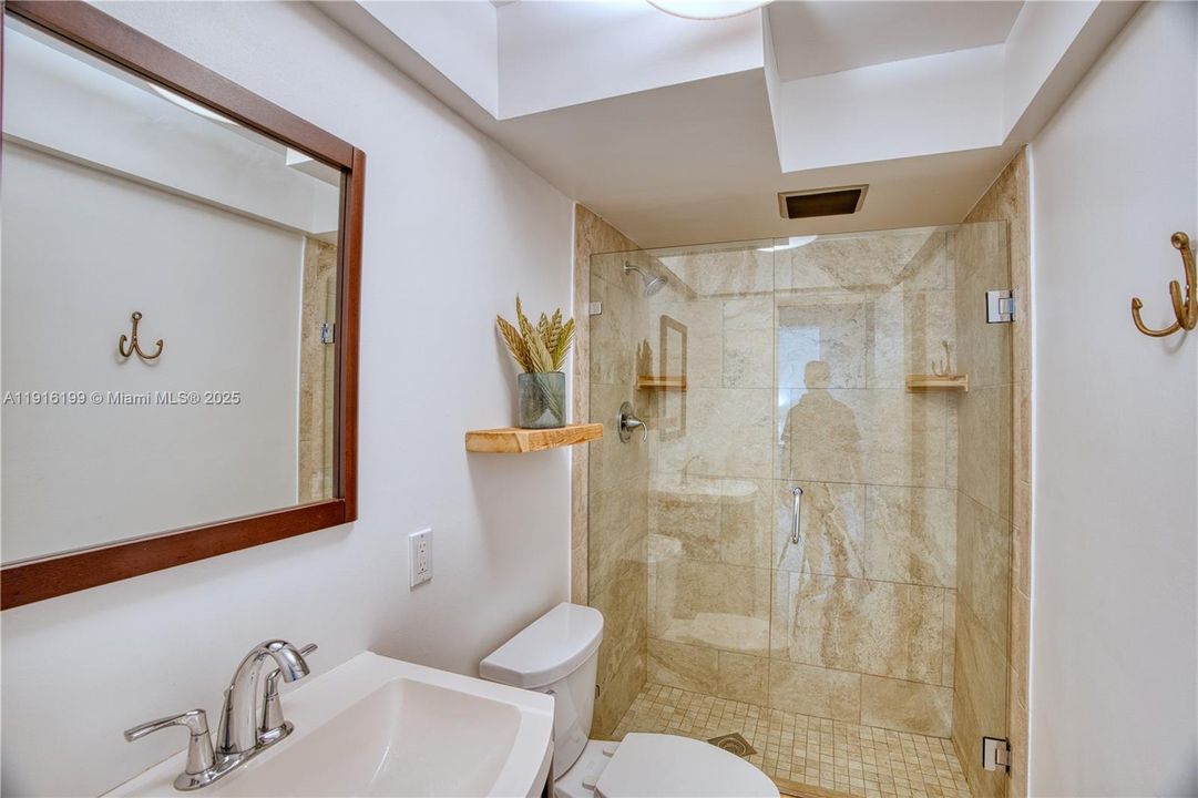 На продажу: $399,000 (2 спален, 2 ванн, 950 Квадратных фут)