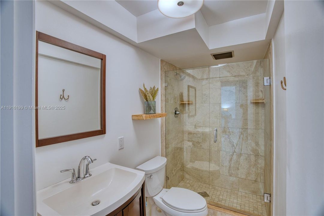 На продажу: $399,000 (2 спален, 2 ванн, 950 Квадратных фут)