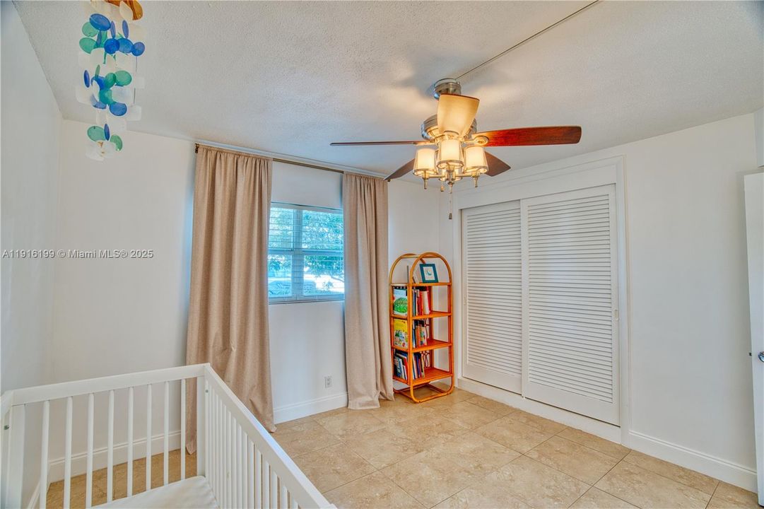 На продажу: $399,000 (2 спален, 2 ванн, 950 Квадратных фут)