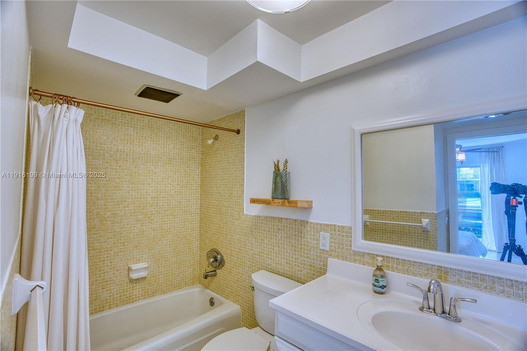 На продажу: $399,000 (2 спален, 2 ванн, 950 Квадратных фут)