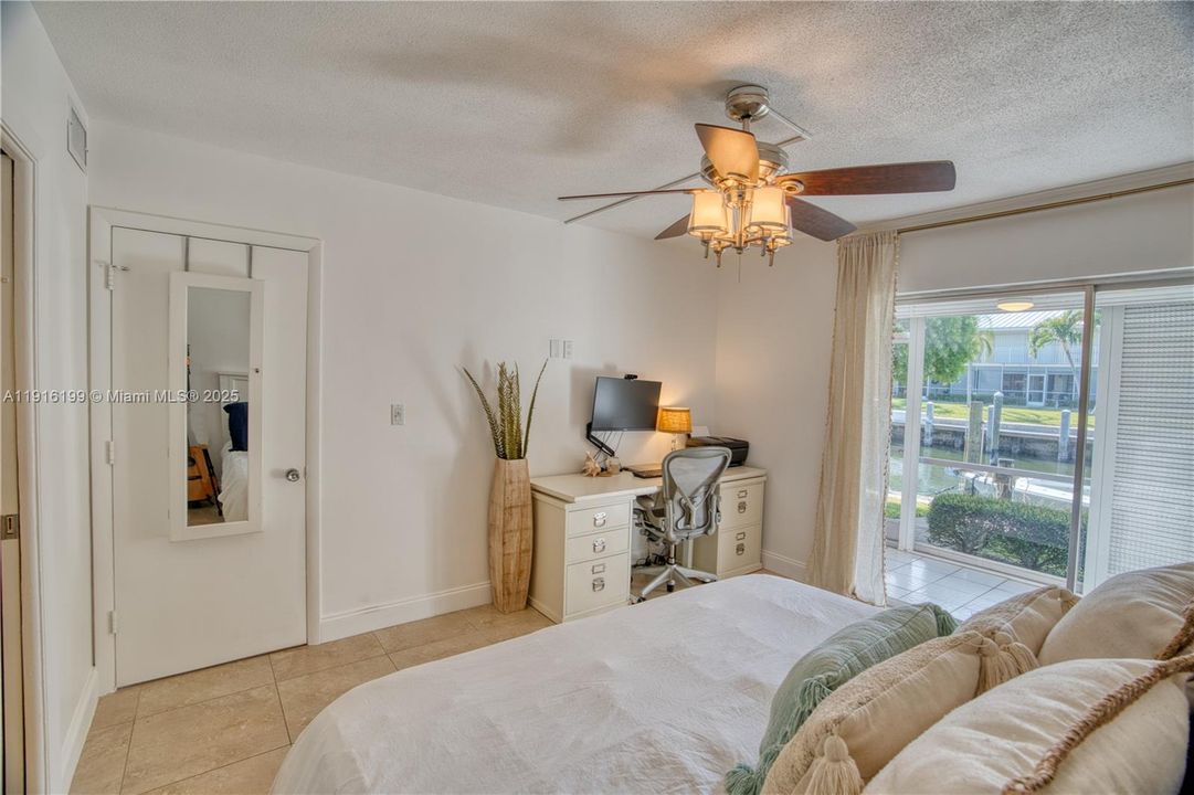 На продажу: $399,000 (2 спален, 2 ванн, 950 Квадратных фут)