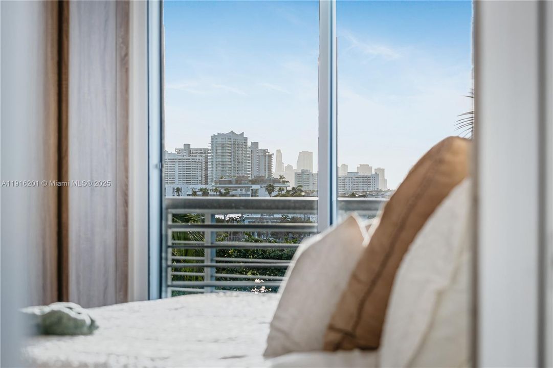 Под контрактом: $12,000 (3 спален, 2 ванн, 2090 Квадратных фут)