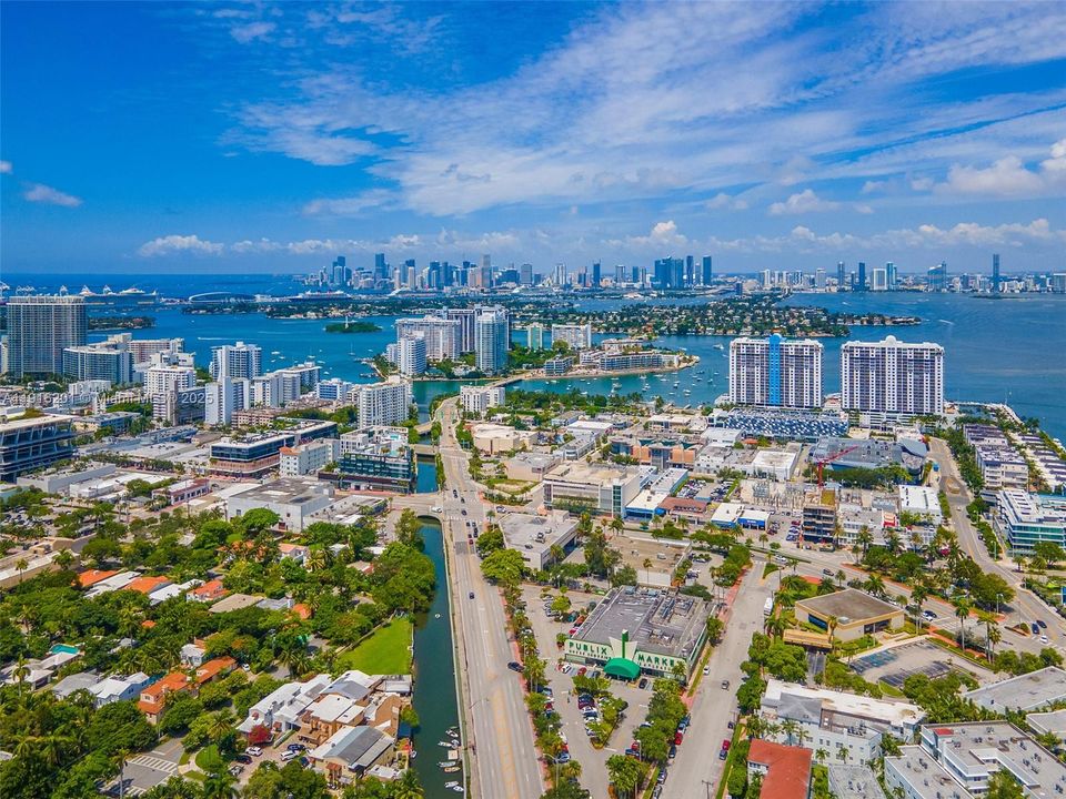 Под контрактом: $12,000 (3 спален, 2 ванн, 2090 Квадратных фут)