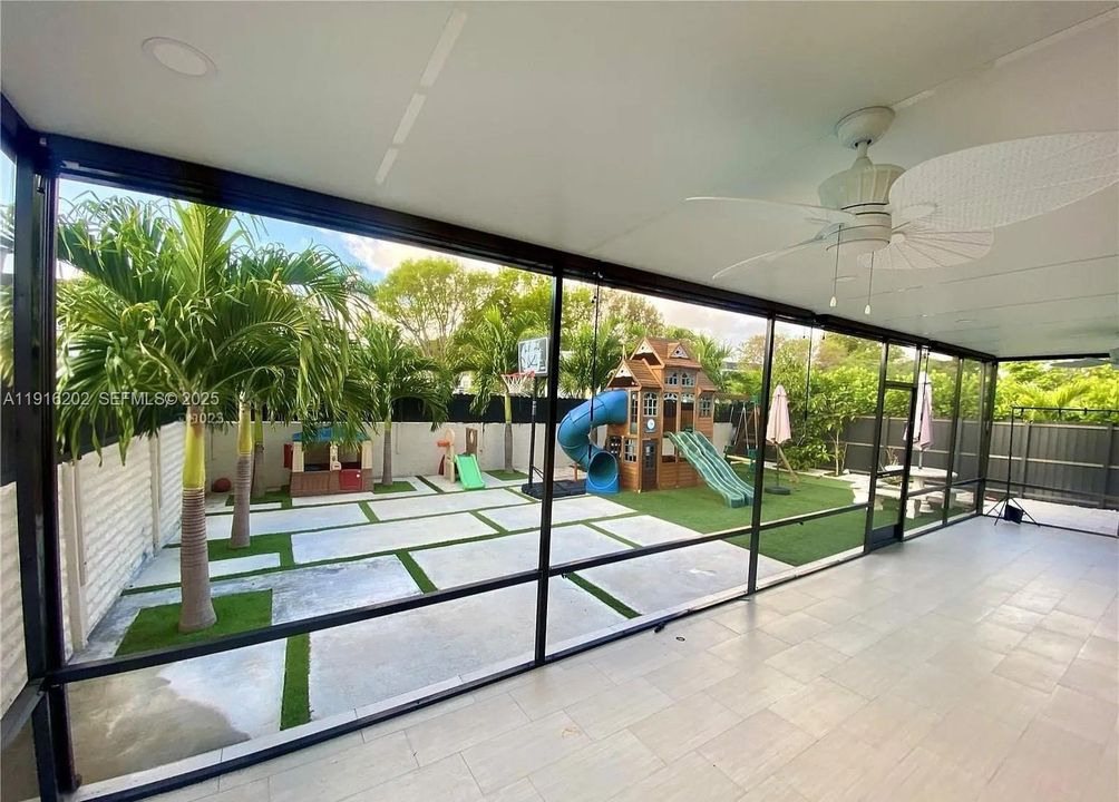 出租: $3,950 (4 贝兹, 3 浴室, 2894 平方英尺)