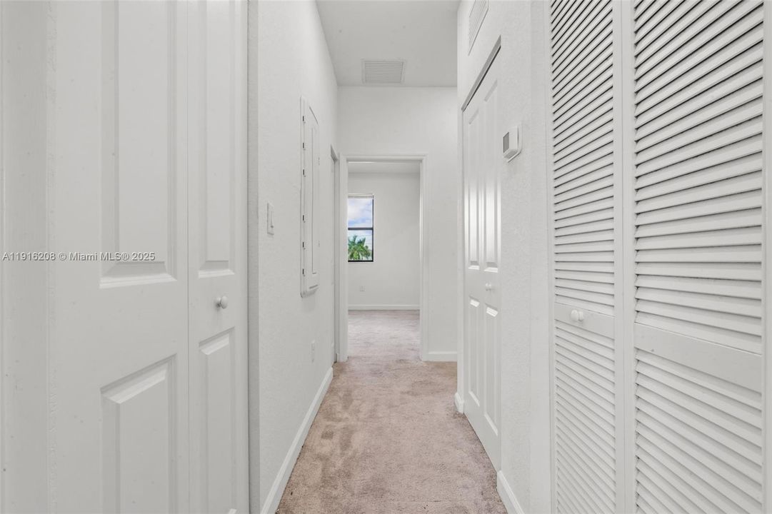 For Sale: $397,500 (3 beds, 3 baths, 1328 Square Feet)