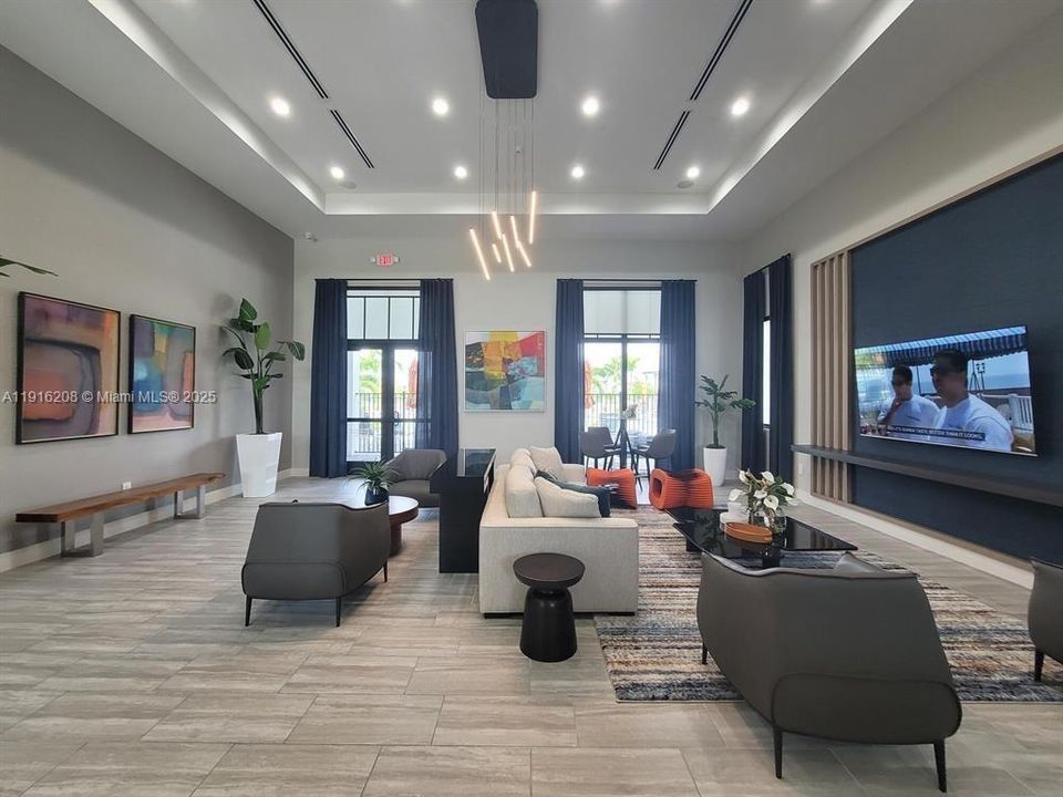 For Sale: $397,500 (3 beds, 3 baths, 1328 Square Feet)