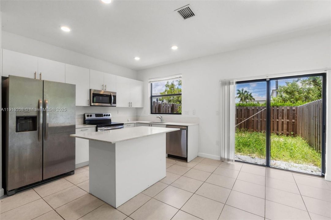 For Sale: $397,500 (3 beds, 3 baths, 1328 Square Feet)