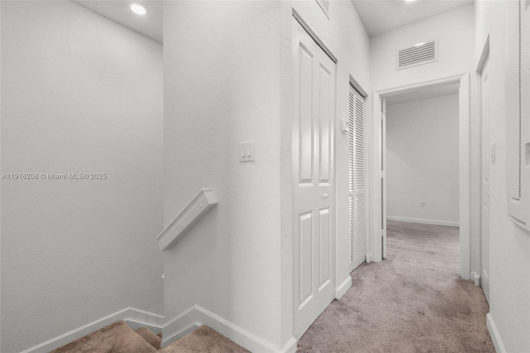 For Sale: $397,500 (3 beds, 3 baths, 1328 Square Feet)