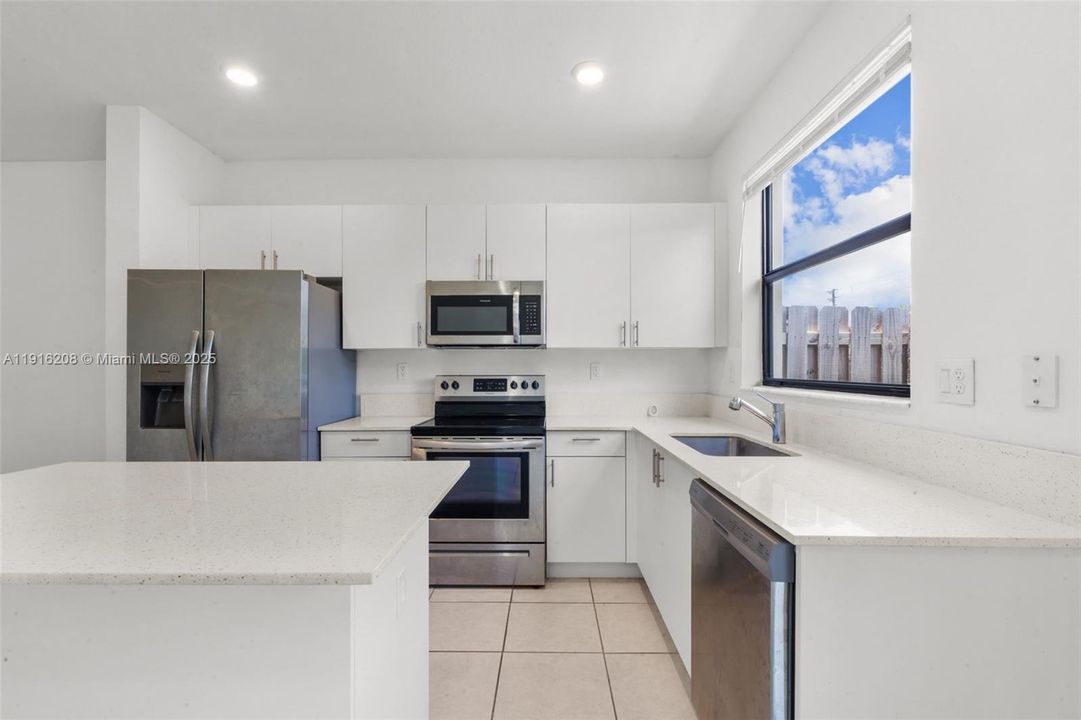 For Sale: $397,500 (3 beds, 3 baths, 1328 Square Feet)