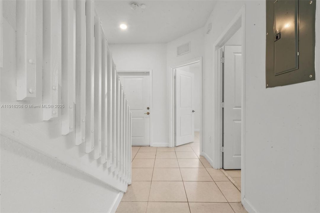 For Sale: $397,500 (3 beds, 3 baths, 1328 Square Feet)