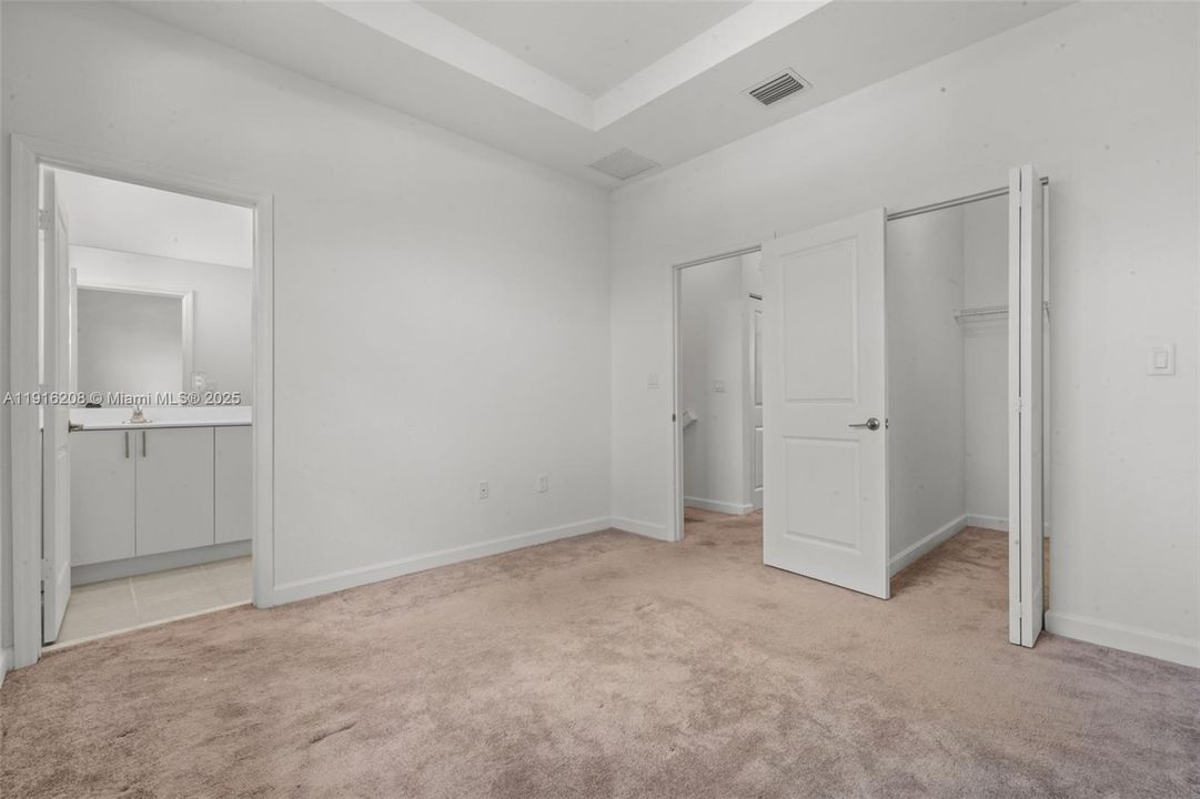 For Sale: $397,500 (3 beds, 3 baths, 1328 Square Feet)