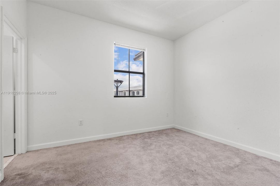 For Sale: $397,500 (3 beds, 3 baths, 1328 Square Feet)