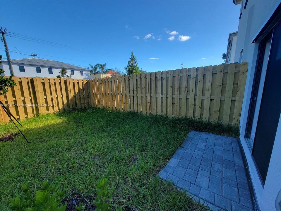 For Sale: $397,500 (3 beds, 3 baths, 1328 Square Feet)