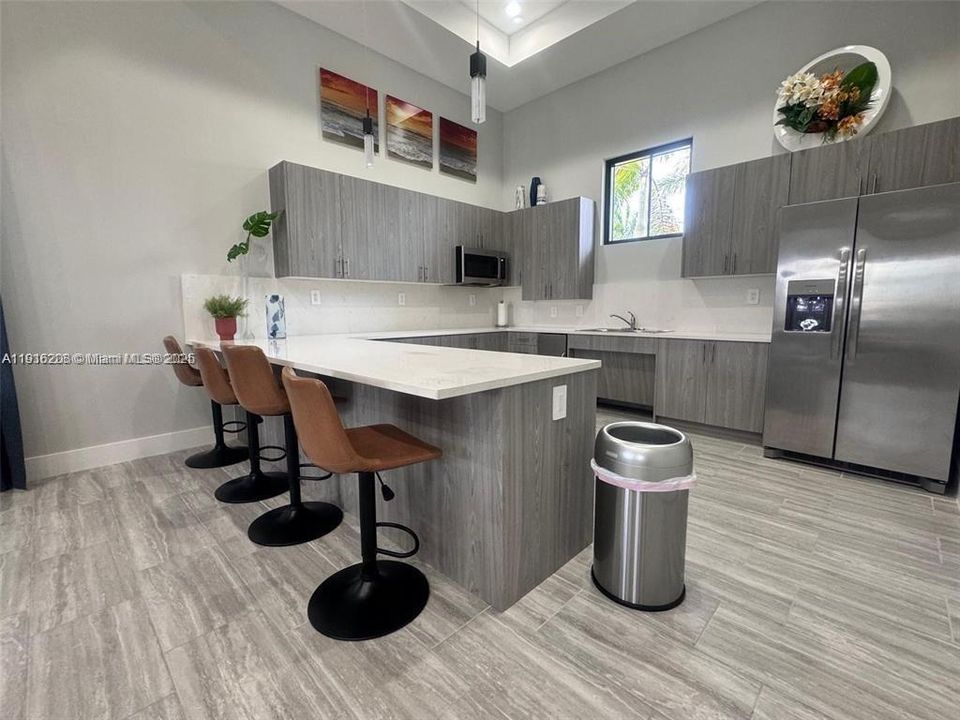 For Sale: $397,500 (3 beds, 3 baths, 1328 Square Feet)