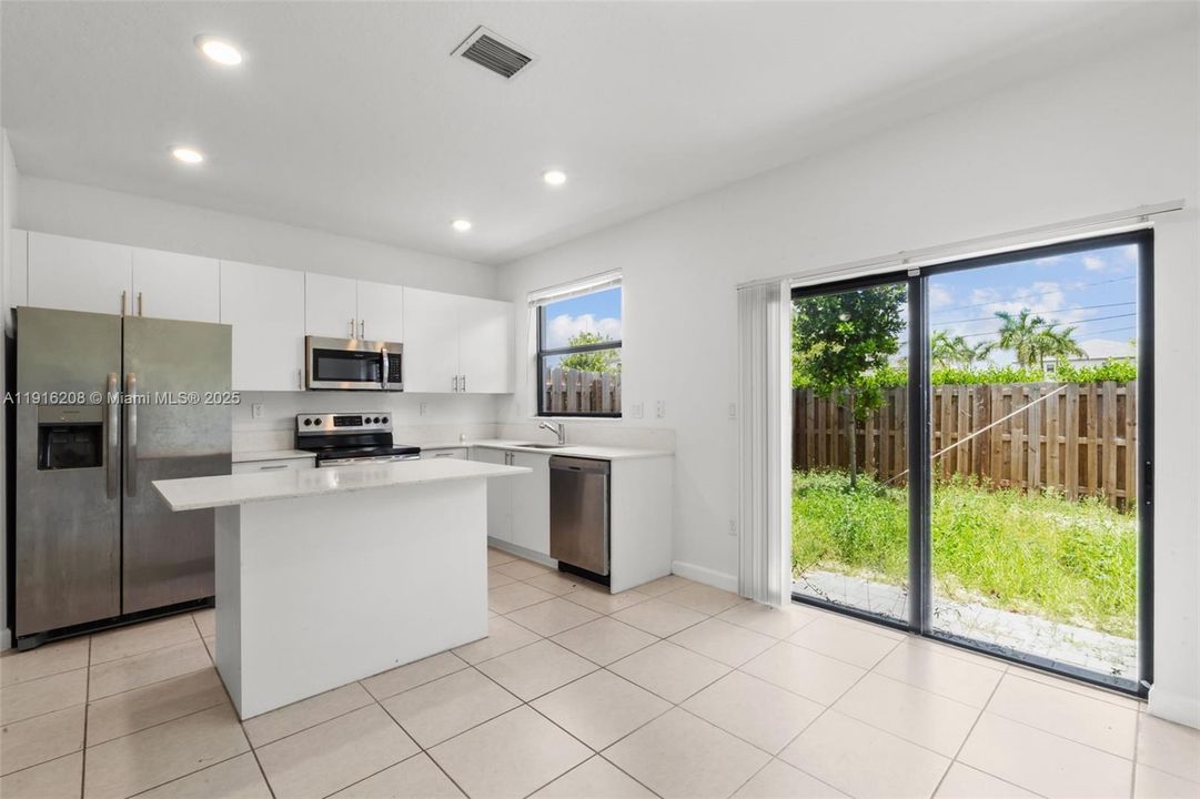 For Sale: $397,500 (3 beds, 3 baths, 1328 Square Feet)