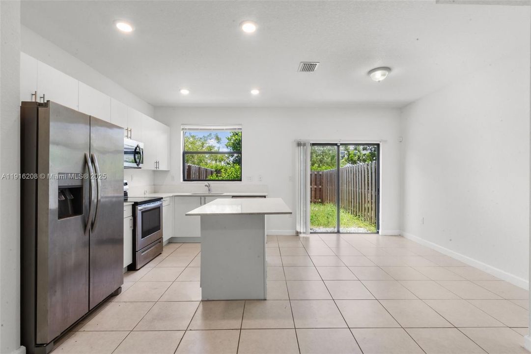 For Sale: $397,500 (3 beds, 3 baths, 1328 Square Feet)