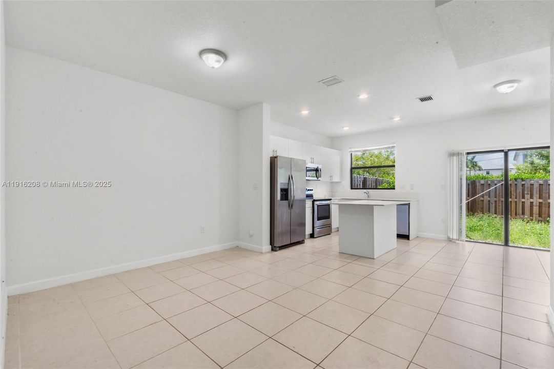 For Sale: $397,500 (3 beds, 3 baths, 1328 Square Feet)