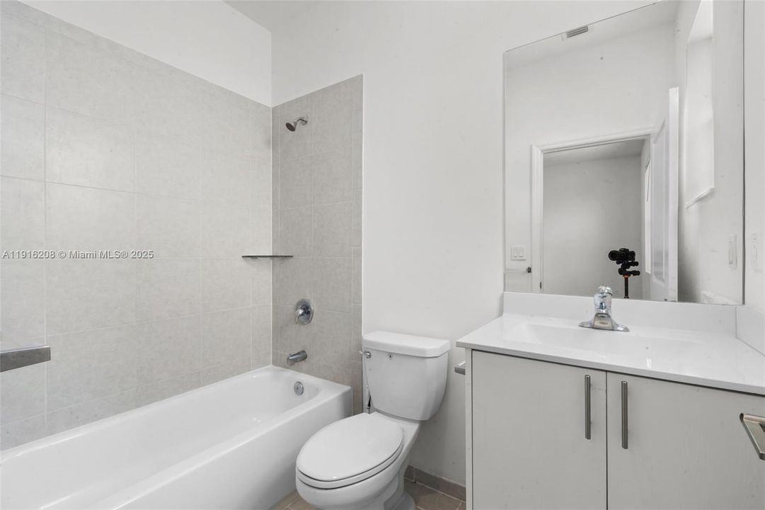 For Sale: $397,500 (3 beds, 3 baths, 1328 Square Feet)