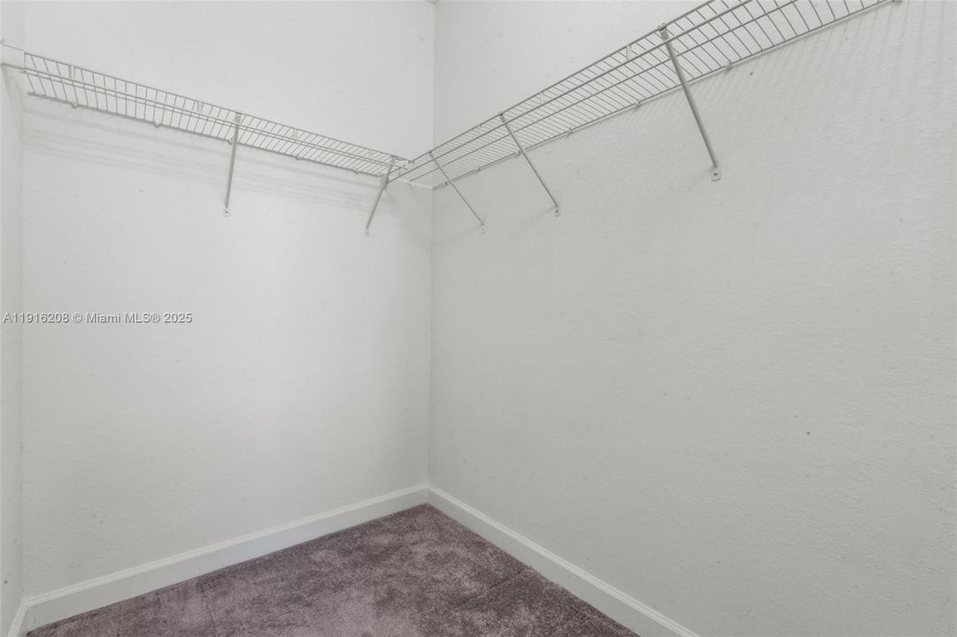 For Sale: $397,500 (3 beds, 3 baths, 1328 Square Feet)