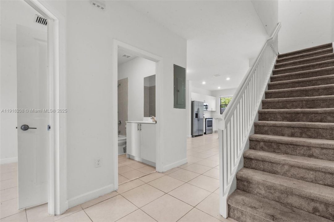 For Sale: $397,500 (3 beds, 3 baths, 1328 Square Feet)