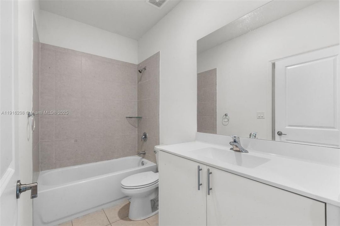 For Sale: $397,500 (3 beds, 3 baths, 1328 Square Feet)