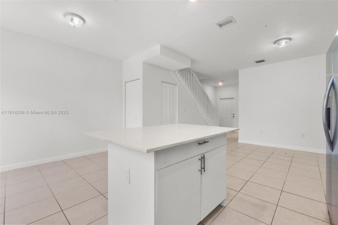 For Sale: $397,500 (3 beds, 3 baths, 1328 Square Feet)