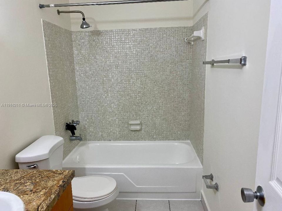 For Rent: $2,300 (2 beds, 2 baths, 986 Square Feet)