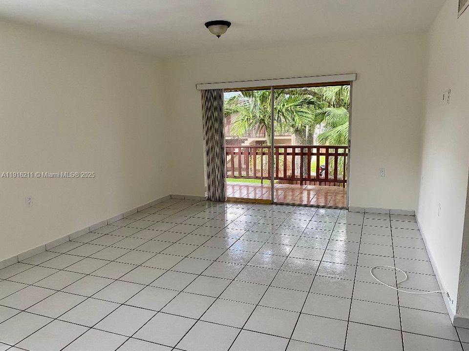 For Rent: $2,300 (2 beds, 2 baths, 986 Square Feet)