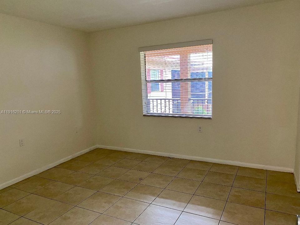 For Rent: $2,300 (2 beds, 2 baths, 986 Square Feet)