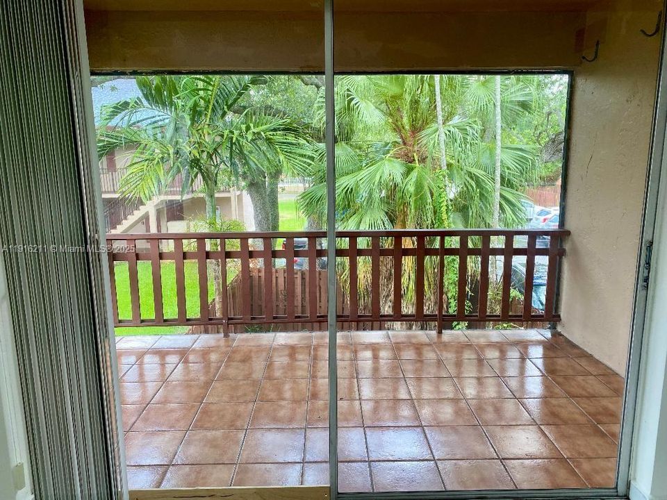 For Rent: $2,300 (2 beds, 2 baths, 986 Square Feet)