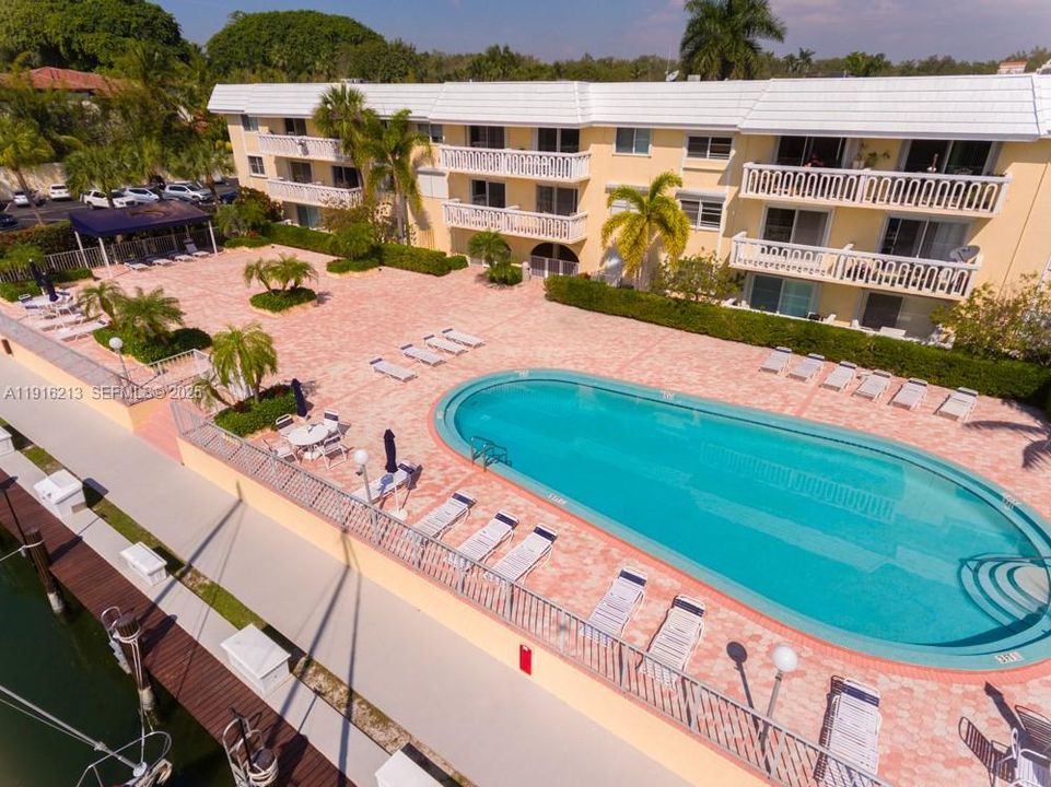 For Rent: $3,150 (1 beds, 1 baths, 808 Square Feet)