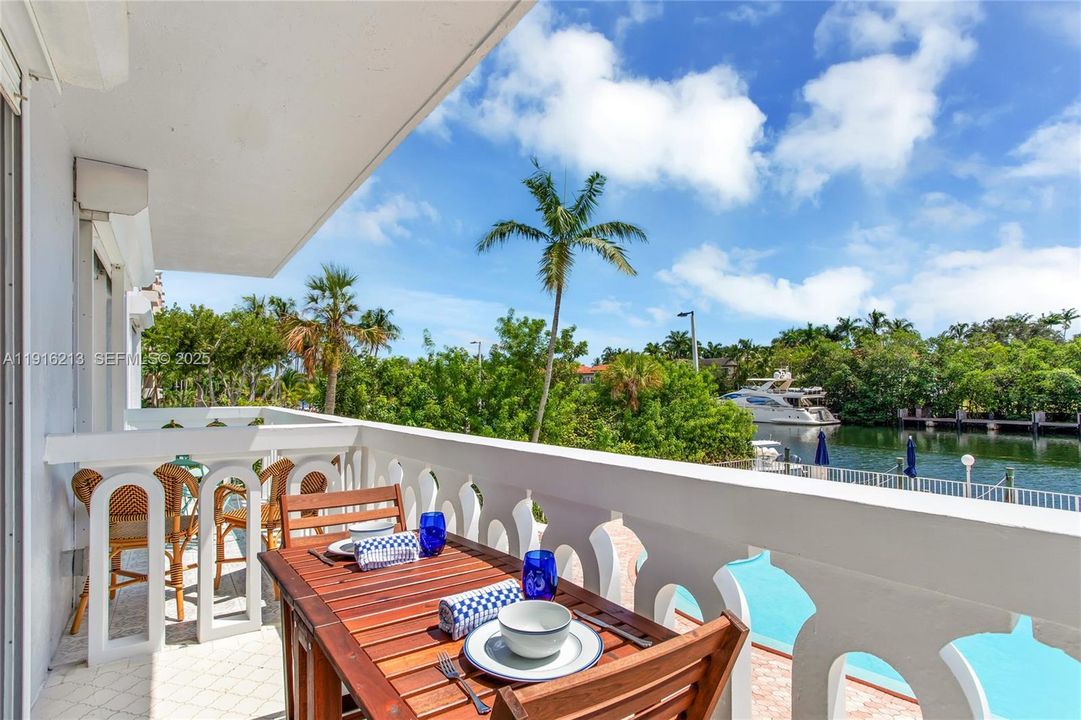 For Rent: $3,150 (1 beds, 1 baths, 808 Square Feet)