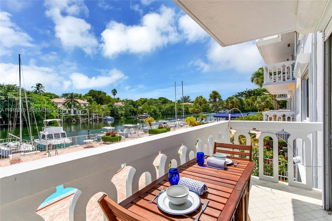 For Rent: $3,150 (1 beds, 1 baths, 808 Square Feet)